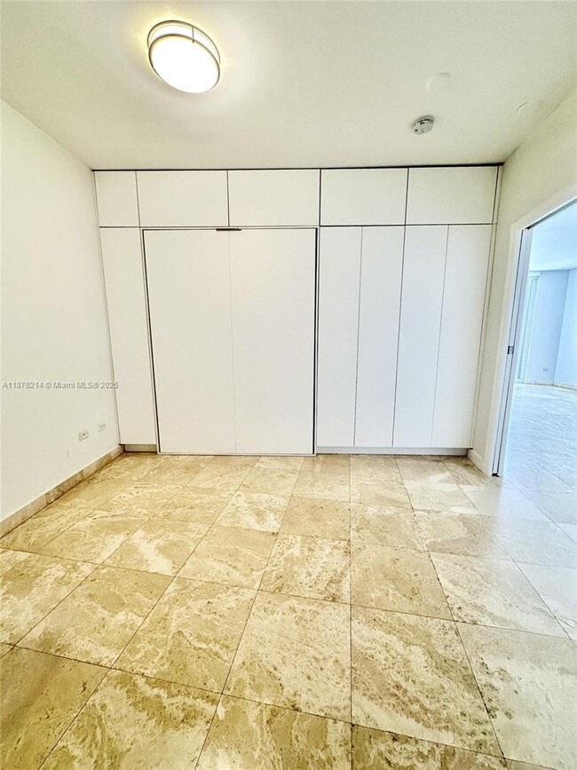 Building Photo - 808 Brickell Key Dr
