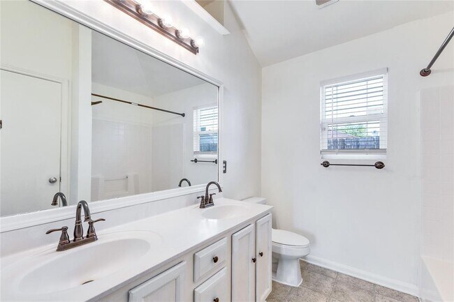 Building Photo - 1103 Madison