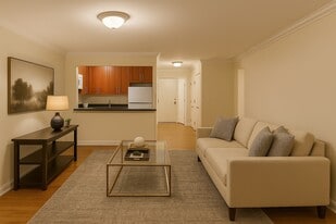 Building Photo - 350 E 81st St