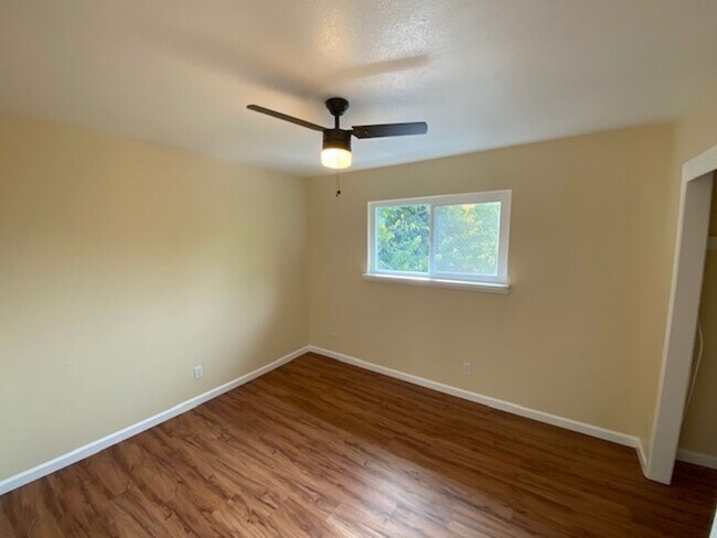 Building Photo - 5712 Kenneth Ave