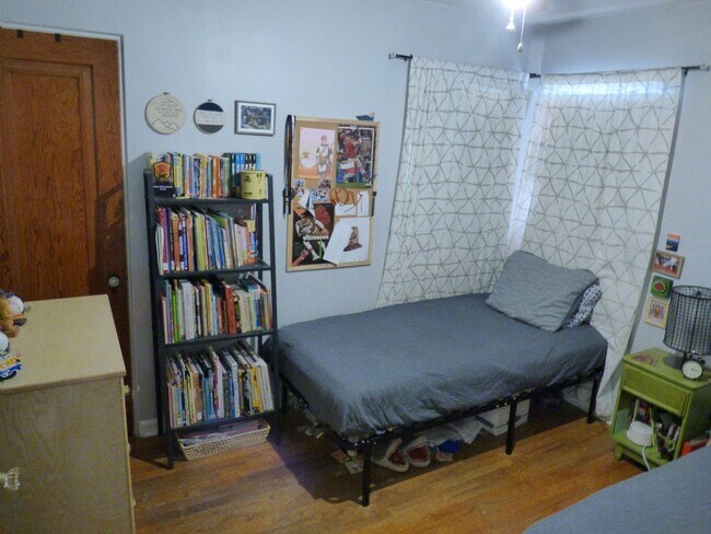 Building Photo - $0 DEPOSIT OPTION! Beautifully Upgraded 3-...