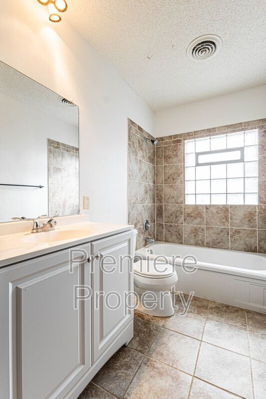 Building Photo - 4535 Lafayette Ave