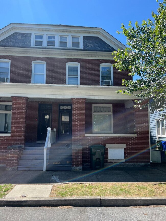 Primary Photo - 836 Dewey Ave