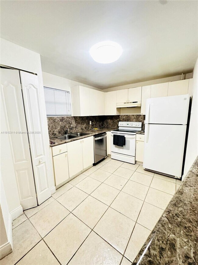 Building Photo - 4205 N University Dr