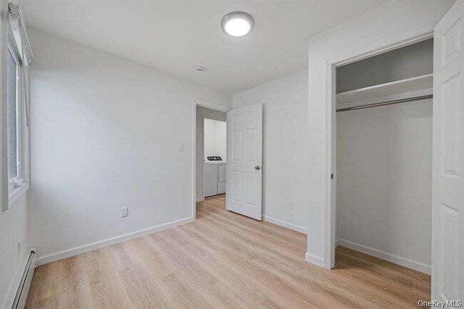 Building Photo - 54 Evergreen St