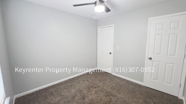 Building Photo - 4 Bedroom 2 Bath