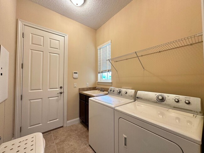 Building Photo - Gated Community! Walking Distance to the B...