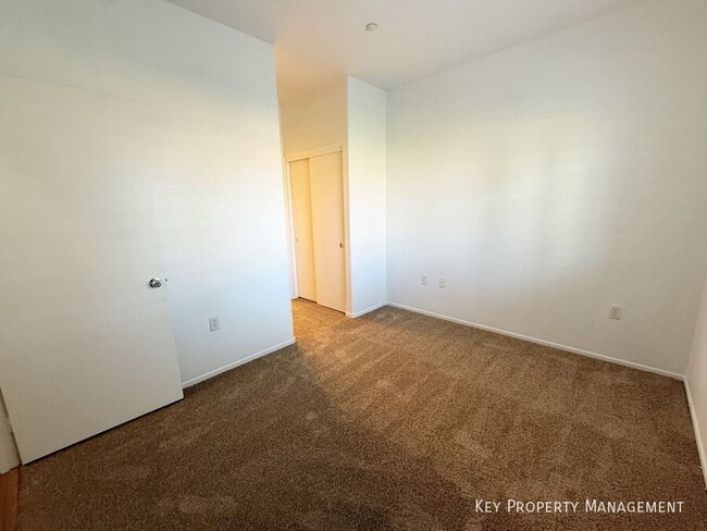 Building Photo - 5975 Barbosa Dr