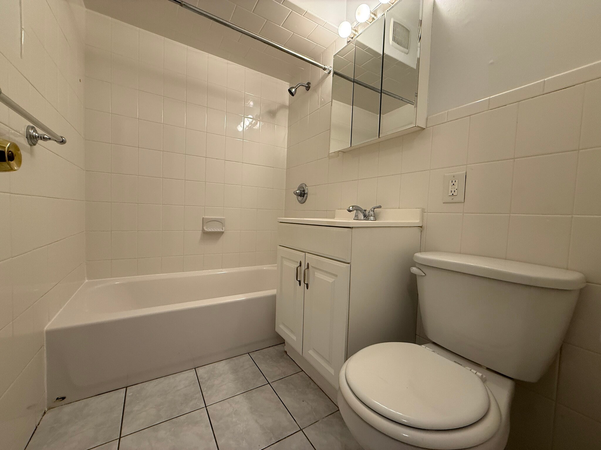 Building Photo - 208 Undercliff Ave