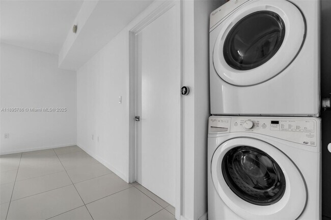 Building Photo - 5252 NW 85th Ave