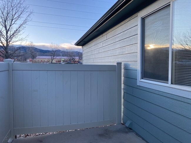 Building Photo - 3 Bed, 2 Bath Duplex in West Fort Collins close to Foothills