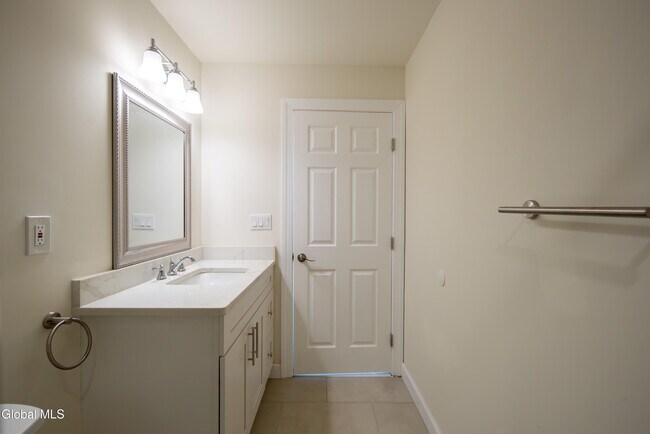 Building Photo - 489 Grooms Rd