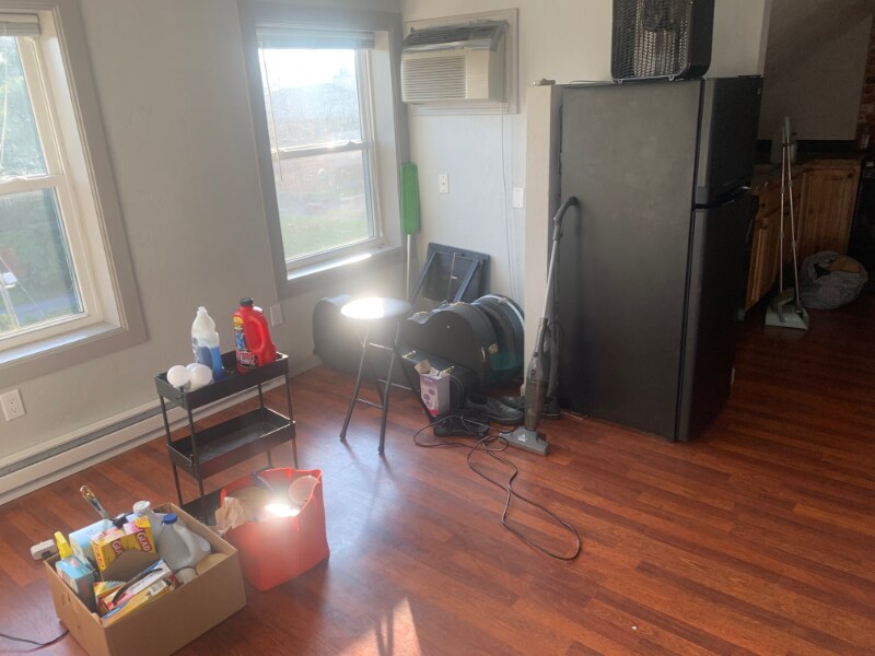 Building Photo - 176 Main St