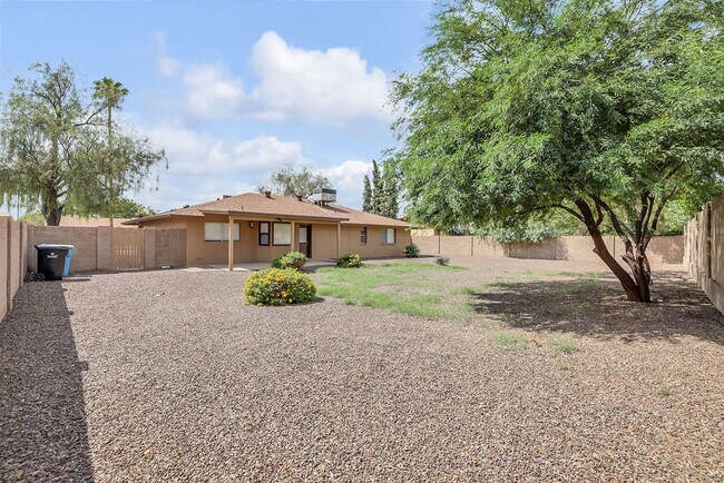 Building Photo - Gorgeous 4-Bedroom Home in Prime 85254 Loc...