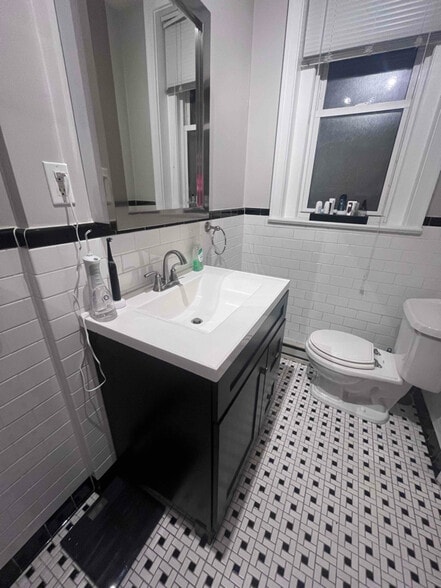 Building Photo - 1409 Colonial Ave