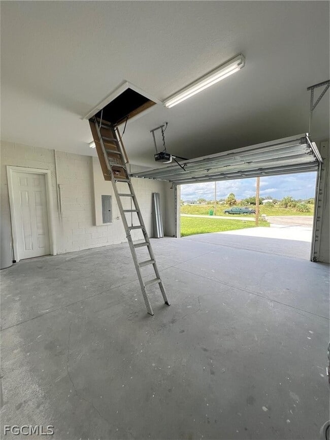 Building Photo - 1088 Saturn Ct