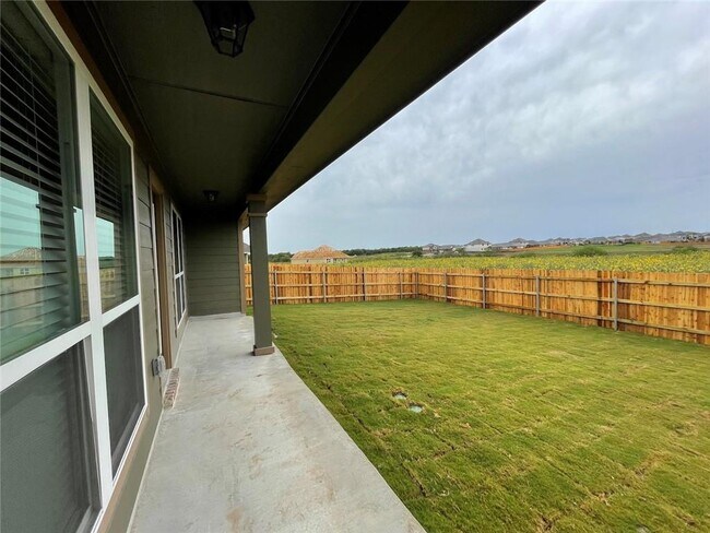 Building Photo - 806 Hollyhock Dr