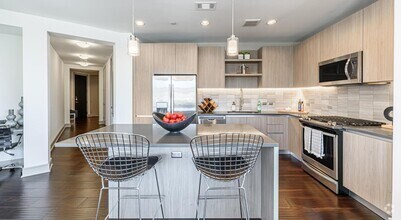 Building Photo - Luxury Living - Get 1 Month Free!