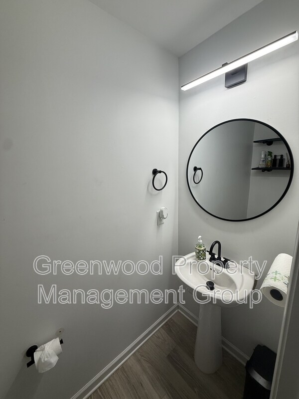 Building Photo - 111 Crepe Myrtle Ln