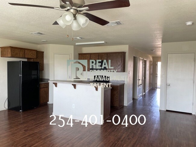 Building Photo - Charming 3-Bedroom, 2.5-Bathroom Duplex in...