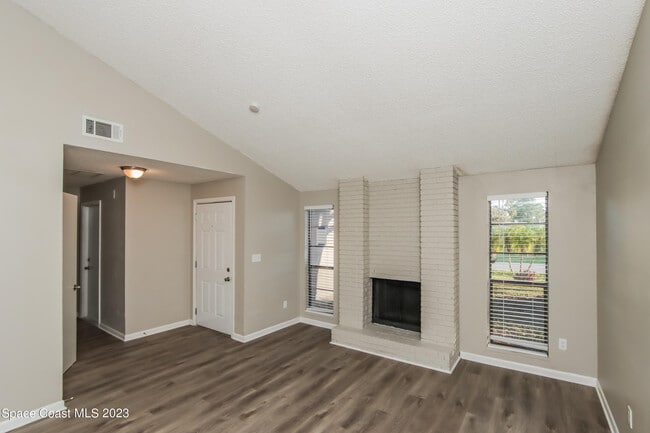 Building Photo - 977 Beacon St NW