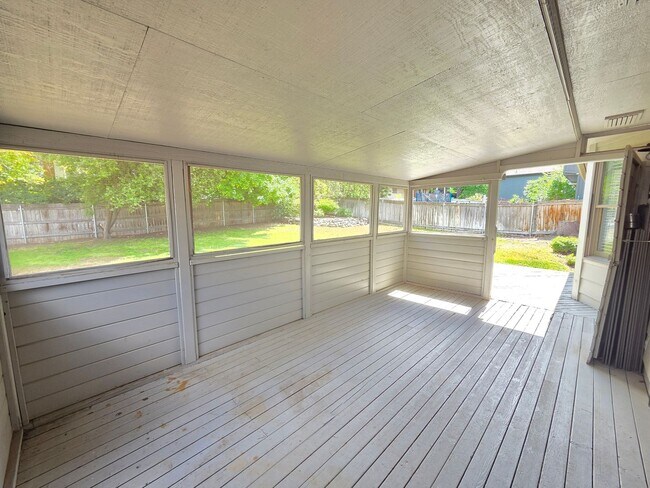 Building Photo - $3,050 - 4 Bed / 2.5 Bath Beautiful Home in Upper South Hill