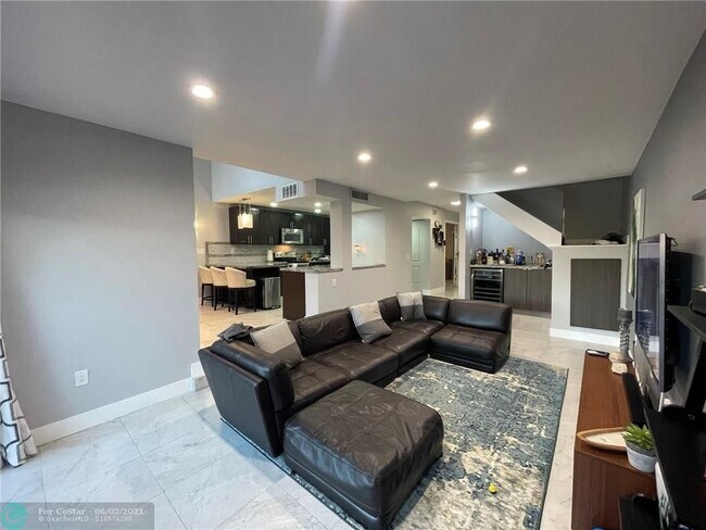 Building Photo - 8517 NW 9th Pl