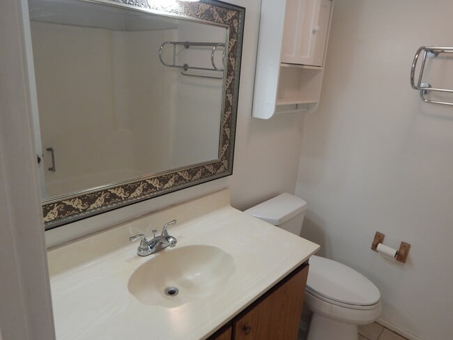 Building Photo - Beautiful Jurupa Hills Condo - 3 Bedroom