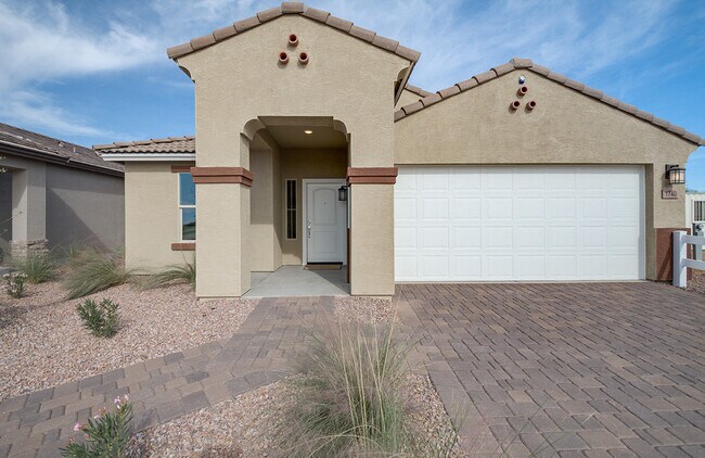 Building Photo - 1740 E Fontana Dr