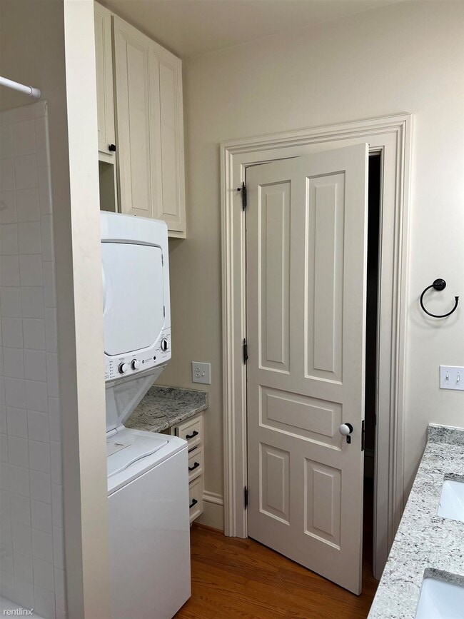 Building Photo - 3 br, 2.5 bath House - 206 S Huron St Apar...