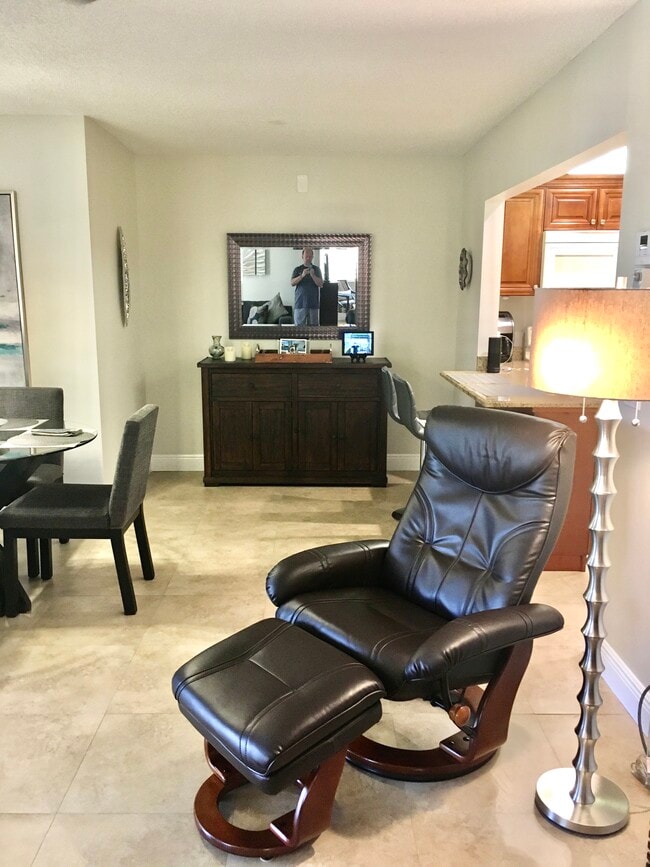 Building Photo - 221 Pine HOV Cir