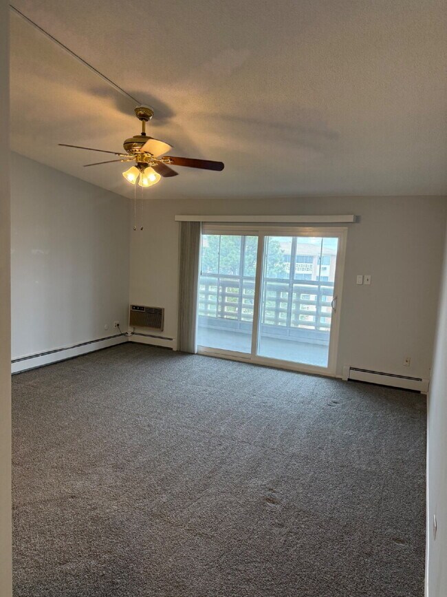 Building Photo - "Charming 1-Bedroom Condo Retreat in the Heart of Denver – Spacious 855 Sq Ft!"