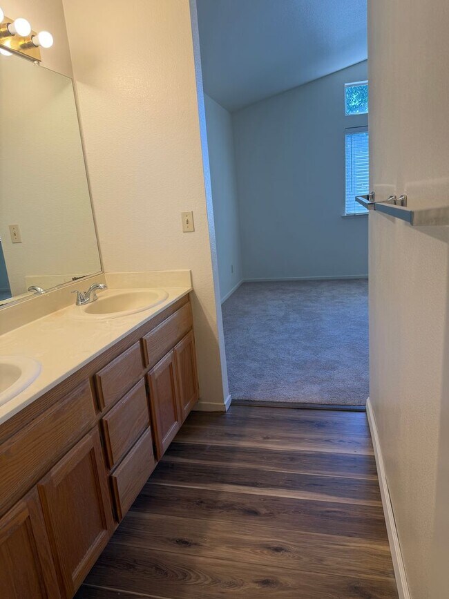 Building Photo - 8317 Bramble Bush Cir