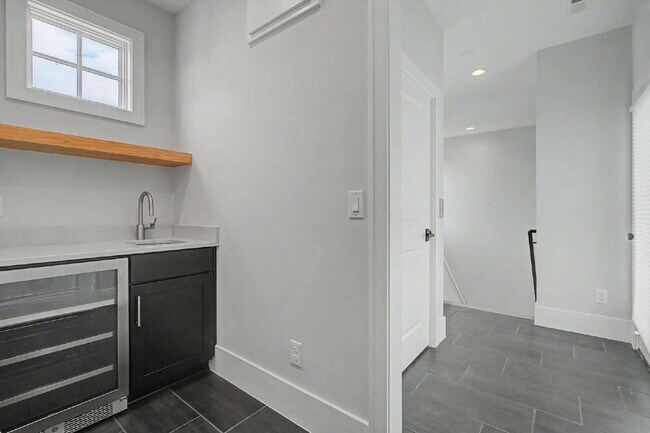 Building Photo - Townhome with Elevator at Park Station in Cary