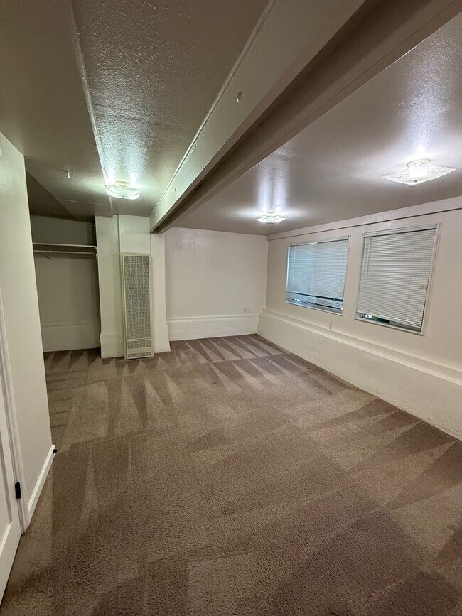 Building Photo - 720 Beaver St