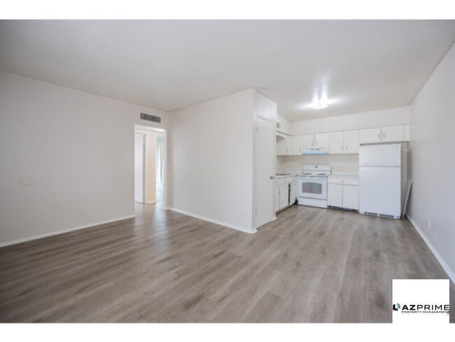 Building Photo - Discover Urban Sophistication in this Charming 2/1 Mesa 4-plex Unit!