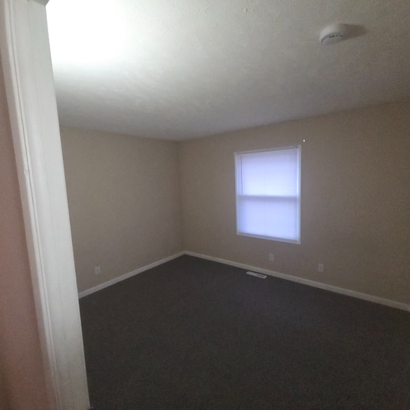 Building Photo - 7502 Valley Rd