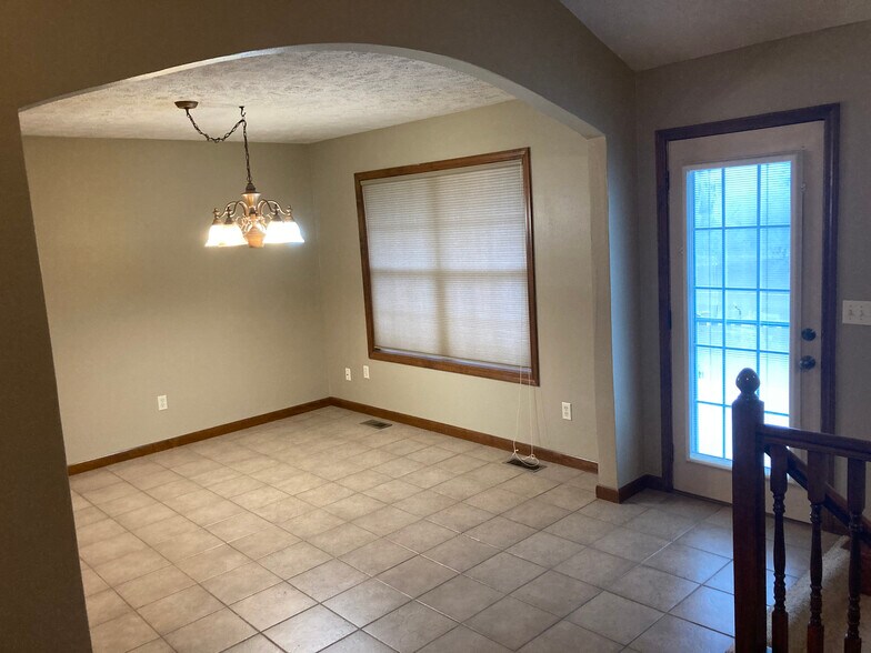 Building Photo - 502 Pepper Hill Dr