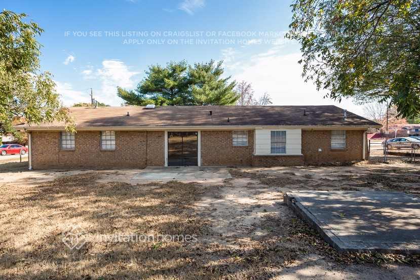 Building Photo - 1621 Wesley Way NW