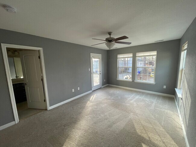 Building Photo - 130 S Palm Ave