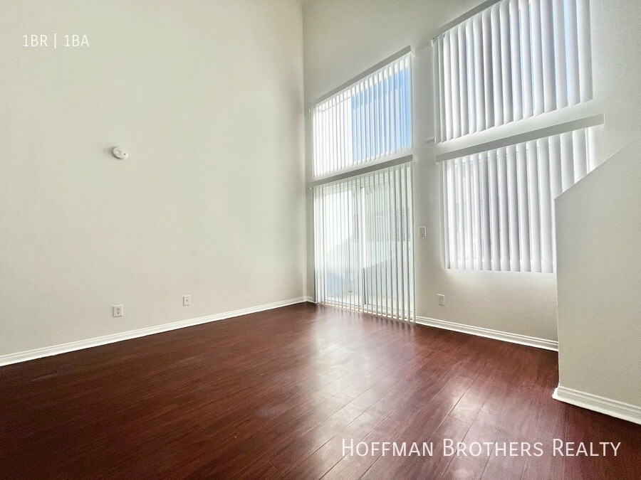 Building Photo - 5245 Riverton Ave