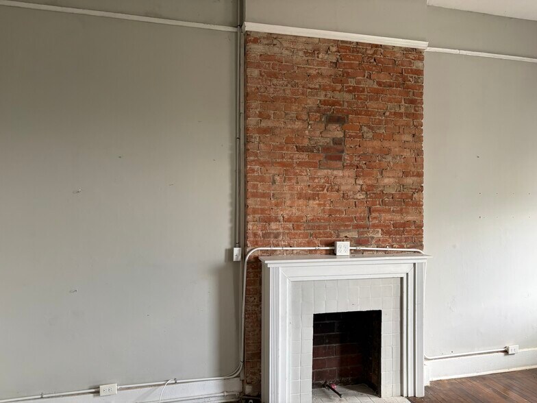 Building Photo - 10 N Park Pl
