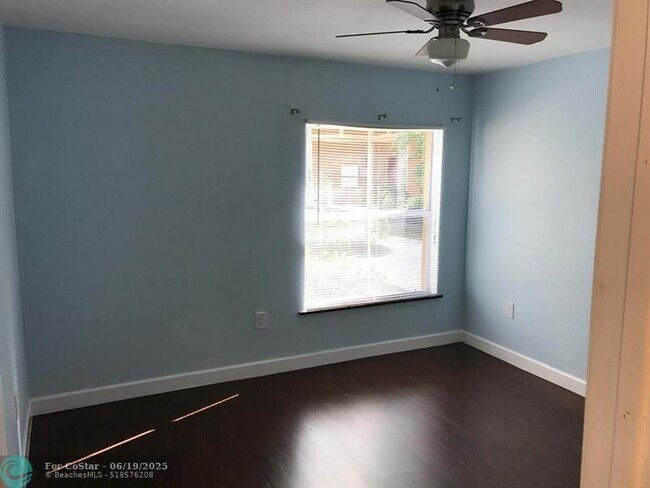 Building Photo - 4759 Via Palm Lakes