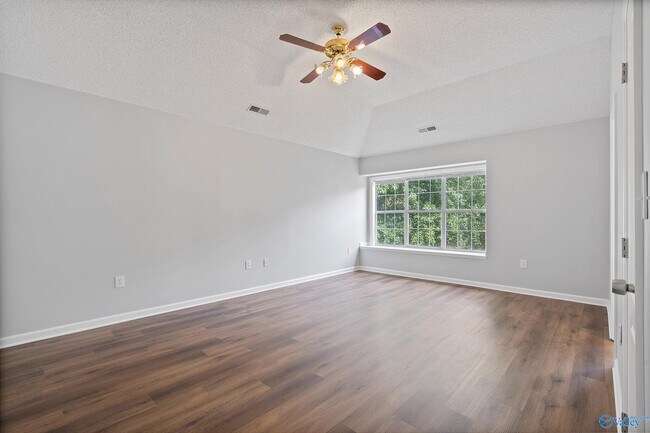 Building Photo - 469 SW Sussex Dr