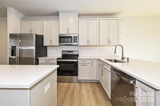 Building Photo - 1470 Samuel St