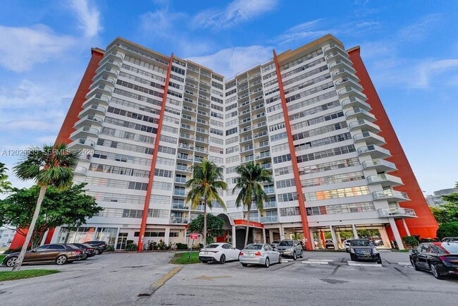 Building Photo - 1351 NE Miami Gardens Dr