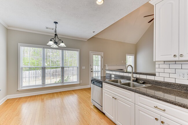 Building Photo - 4116 Chastain Dr