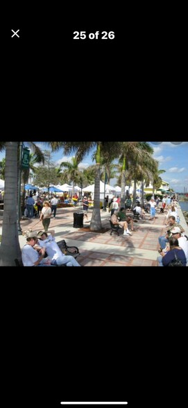 Building Photo - 2009 Oleander Blvd