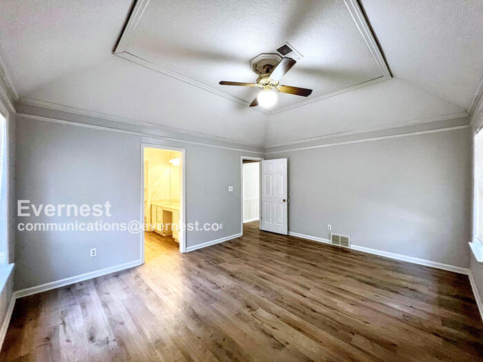 Building Photo - 4551 Ross Rd