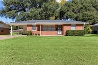 Building Photo - 840 Natchez St